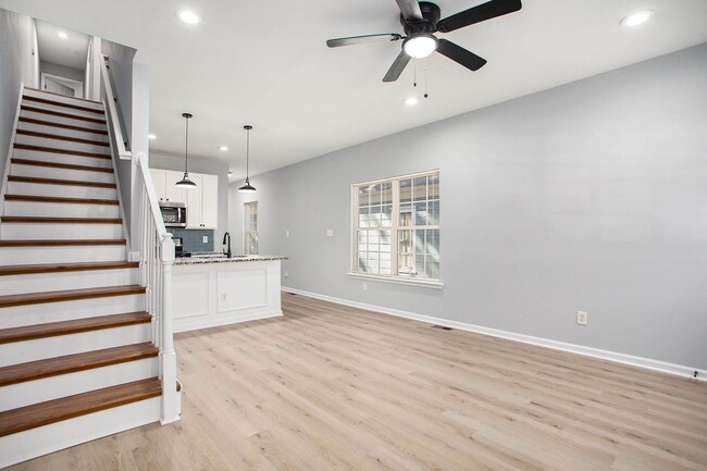 Building Photo - Newly Renovated 4/3 Near Beltline!