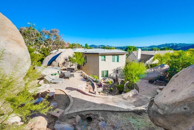 Building Photo - 28548 Meadow Glen Way W