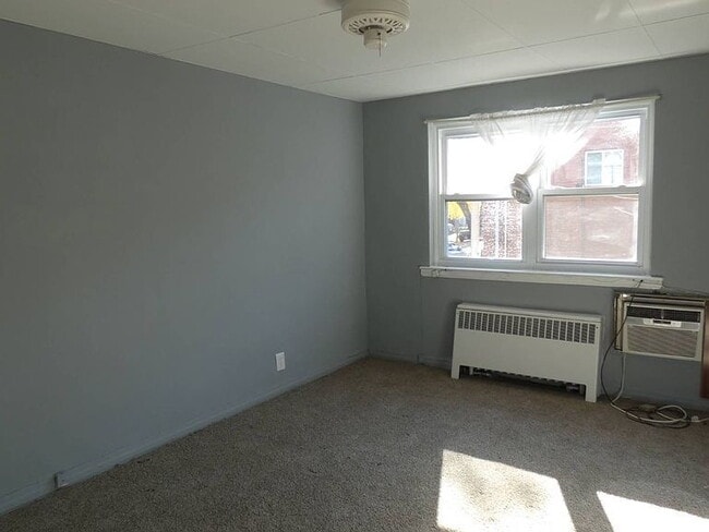 Building Photo - "Spacious 3-Bedroom Gem with Granite Accen...