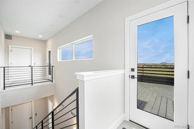 Building Photo - 2329 Lakeshore Ln