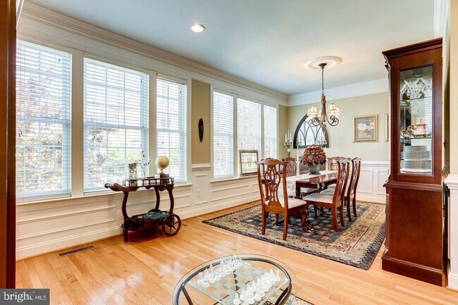 Building Photo - 47571 Royal Burnham Terrace