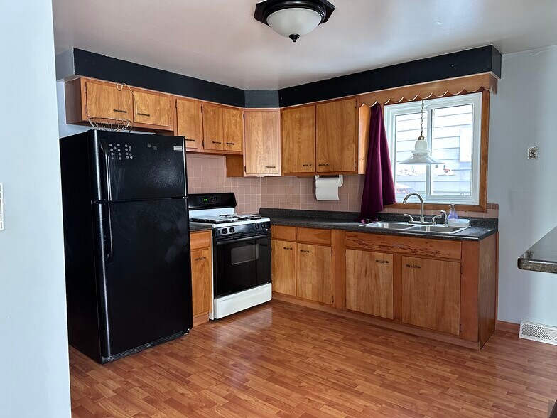 Building Photo - 47 Awood Pl