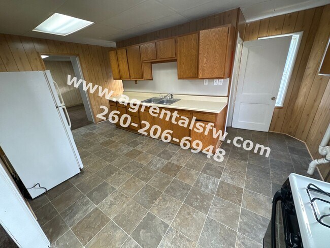 Building Photo - 1 Bedroom House