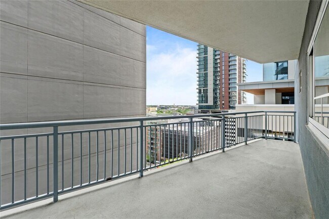 Building Photo - 603 Davis St