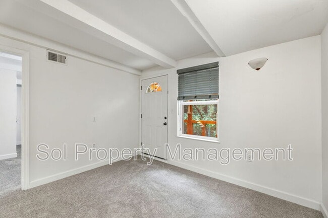Building Photo - 245 Blue Ridge Dr