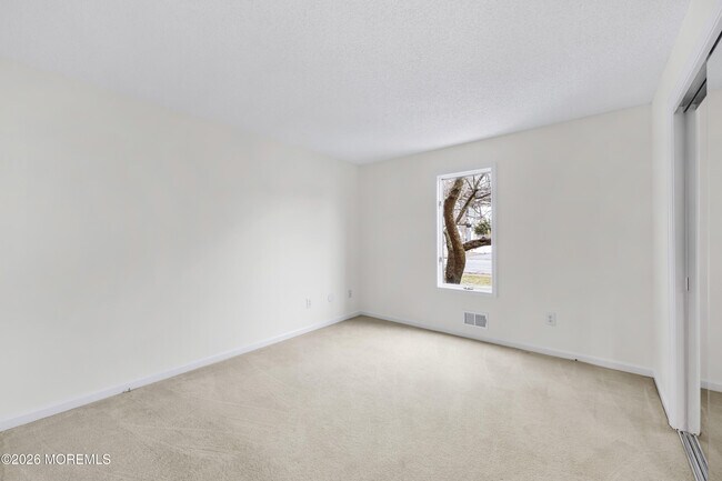 Building Photo - 2230 Bridge Ave