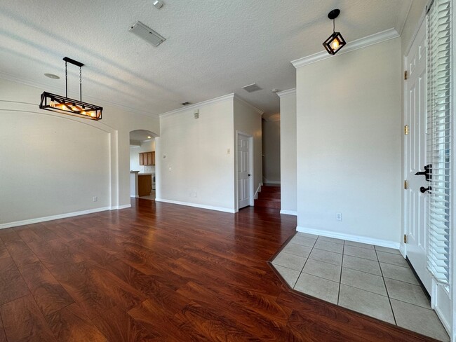 Building Photo - Gorgeous 4/3 Townhome in Oviedo ~ 2.5 Car ...