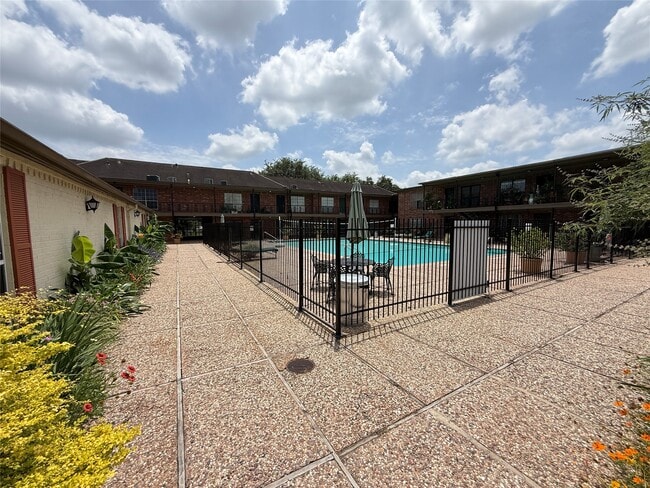 Building Photo - 11550 Chimney Rock Rd