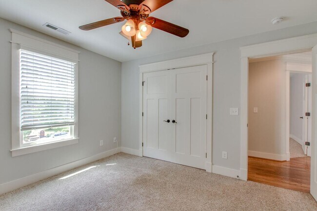 Building Photo - Stunning 4 Bedroom / Amazing Location / Fenced in Backyard / Beautiful Covered Front Porch