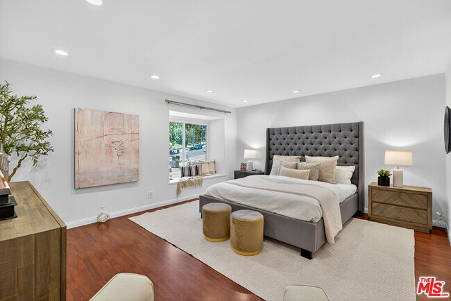 Building Photo - 1920 Pandora Ave