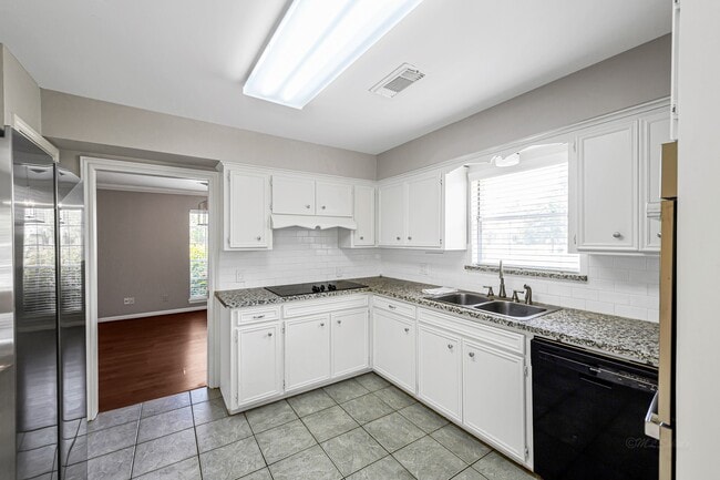 Building Photo - 614 Val Lena Dr