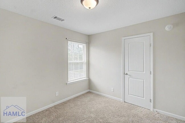 Building Photo - 18 Sunflower Cir NE