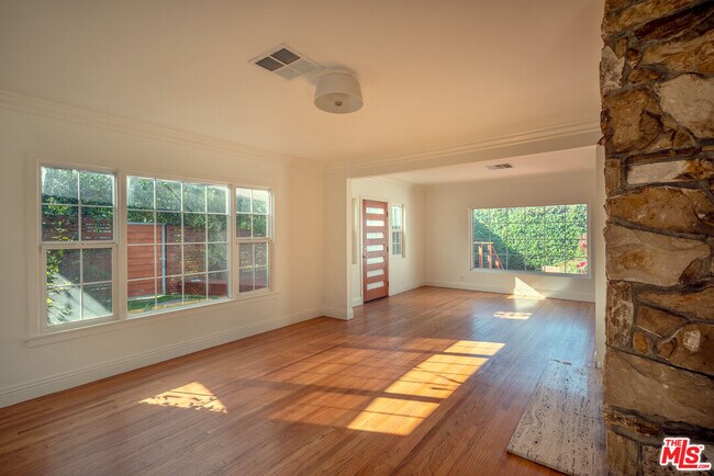 Building Photo - 4141 Verdugo View Dr