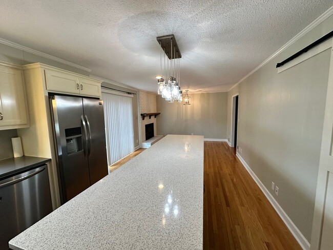 Building Photo - MOVE-IN READY! NO HUD NO SECTION 8
