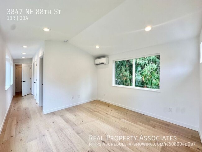 Building Photo - 3847 NE 88th St