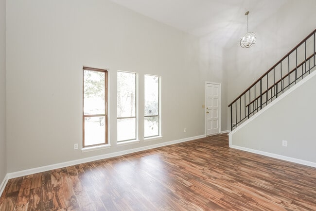 Building Photo - 6740 Creekmoor Ln