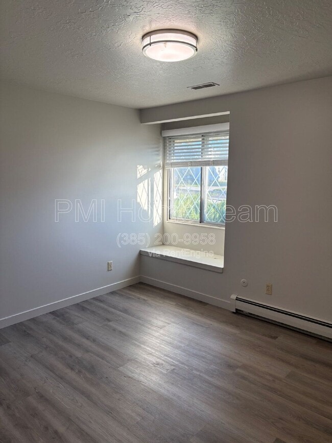 Building Photo - 245 Abrams Way