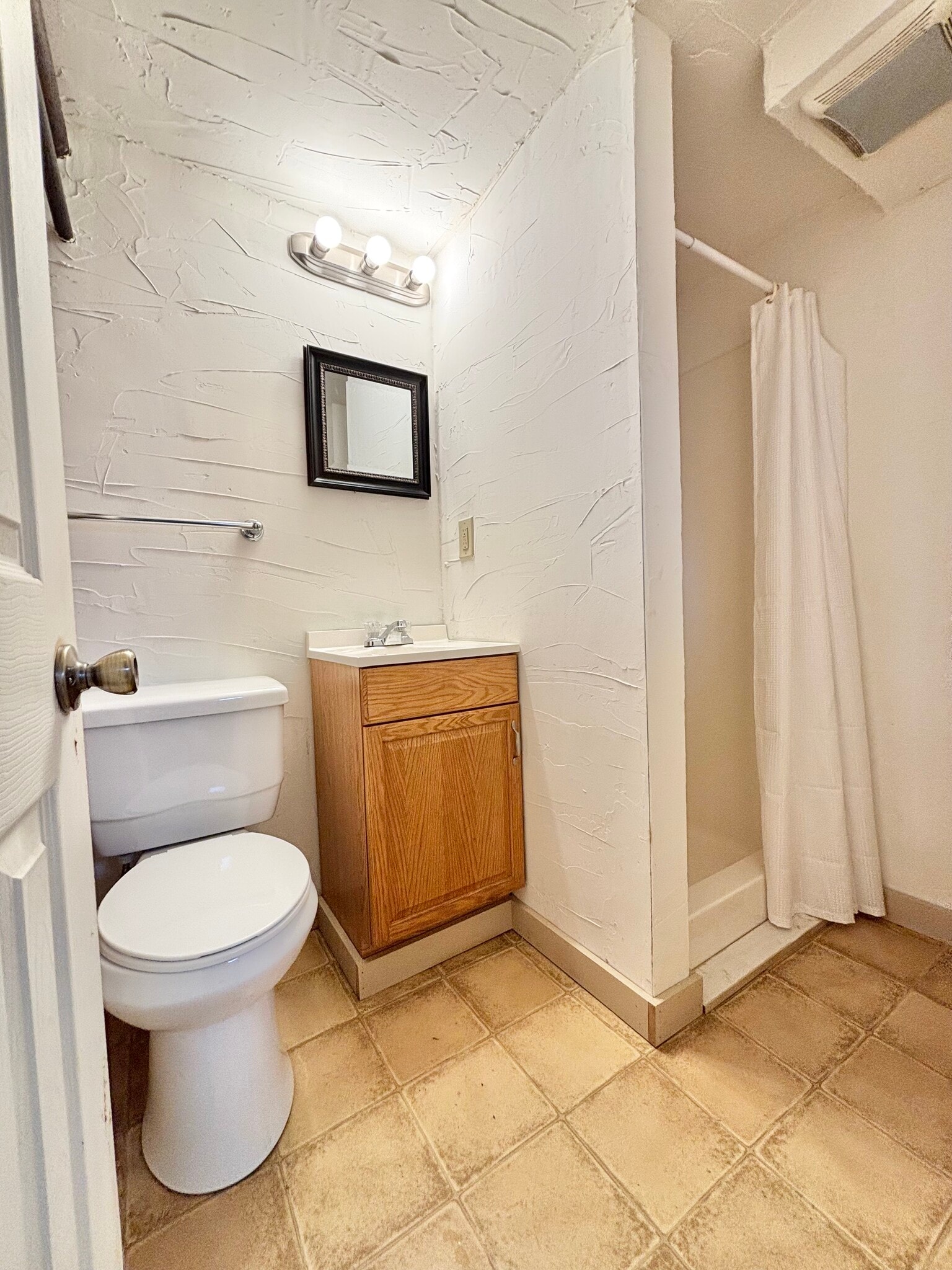 Second bathroom - 11 Gifford Dr