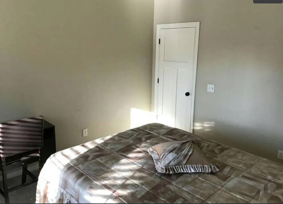 guest bedroom - 4413 Spyglass Dr