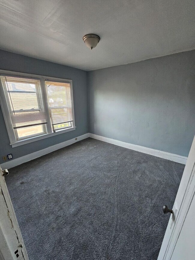 Building Photo - 3685 E 143rd St