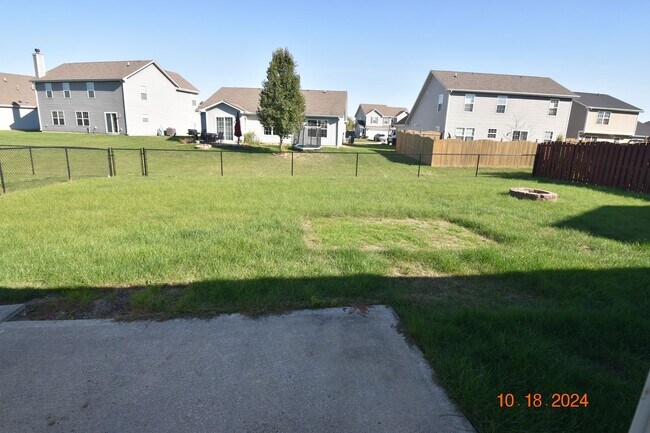 Building Photo - Three Bedroom Home in Greenfield