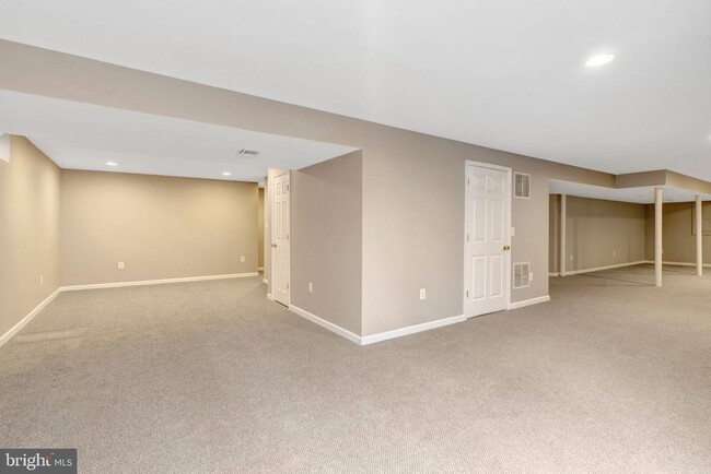 Building Photo - 15053 Doral Pl