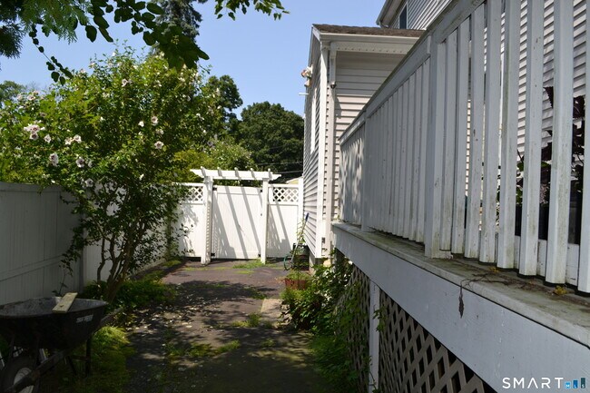 Building Photo - 40 Emma Rd