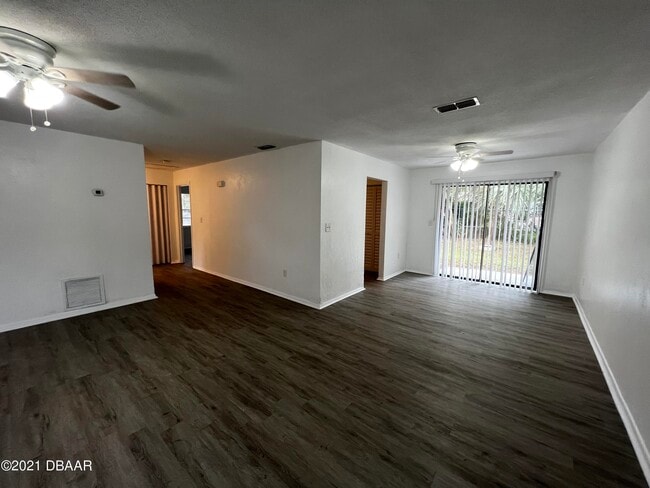 Building Photo - 300 Hopkins Ave