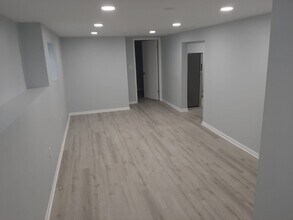 Building Photo - 5222 N Ludlam Ave