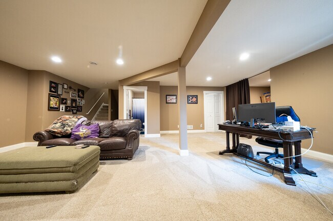 Building Photo - 15615 Dunberry Way
