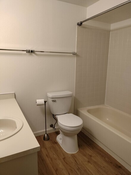 Building Photo - 20 S Boulder Cir