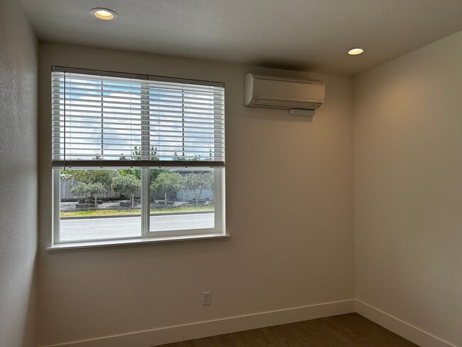 Building Photo - 1 BED 1 BATH JR ADU 2 months Free rent is applied to the 2nd month and the last month.