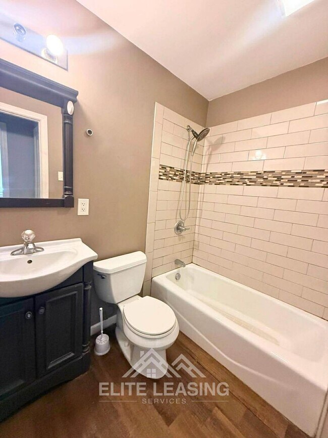 Building Photo - 2 Bedroom Home with Fenced Yard