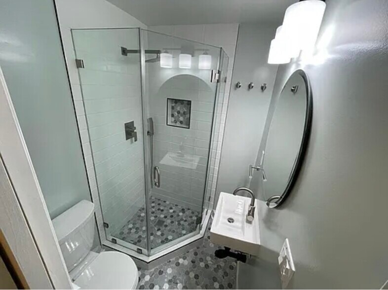 Building Photo - 22331 Vanowen St