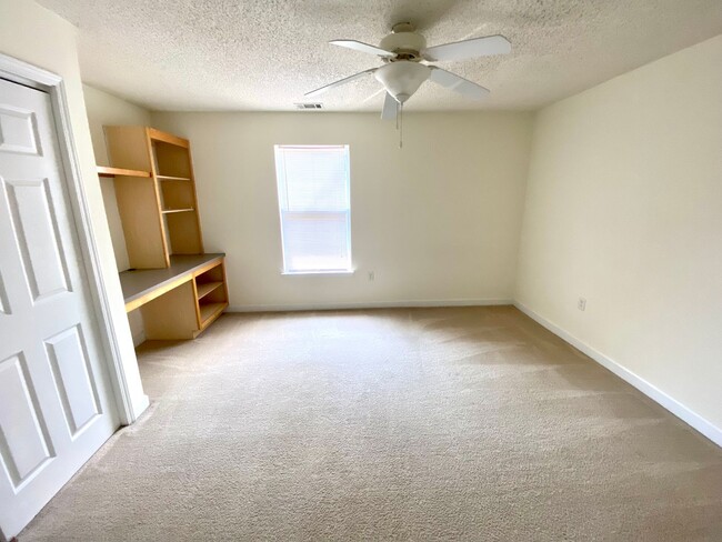 Building Photo - 431 Harts Cove Way