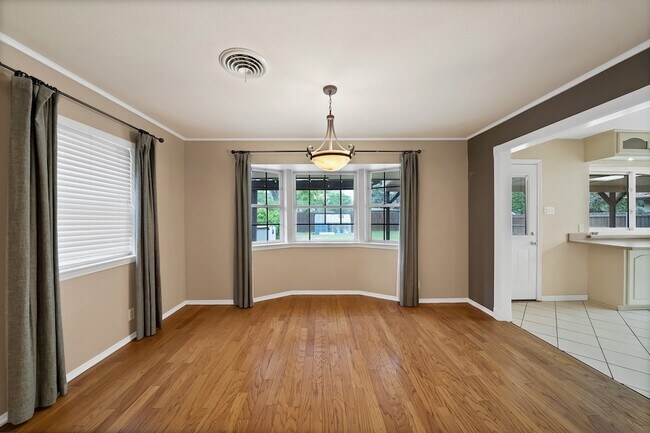 Building Photo - 526 Waggoner Dr