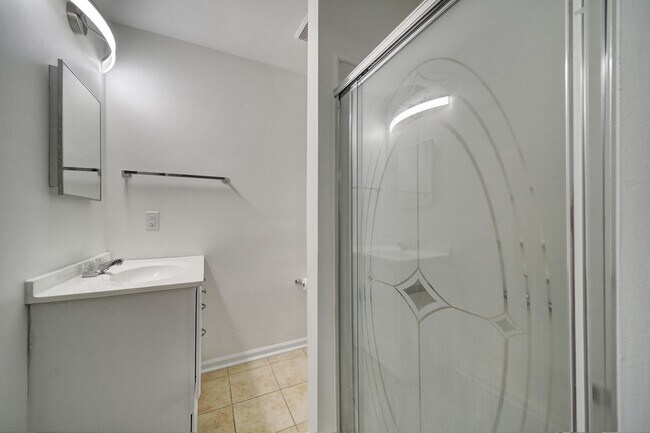 Building Photo - Charming Matthews Home for Rent!