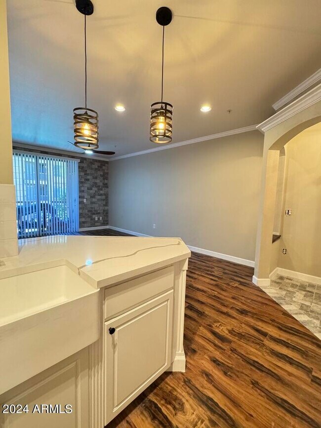 Building Photo - 1701 E Colter St