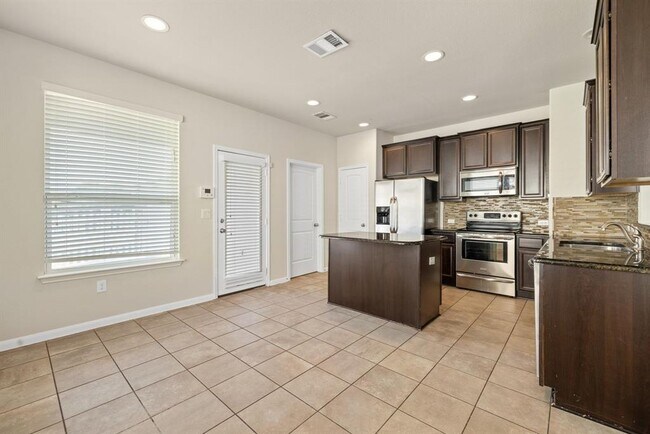 Building Photo - 1704 Willow Vista