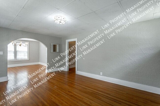 Building Photo - Charming Fully Renovated 4-Bedroom Home in...