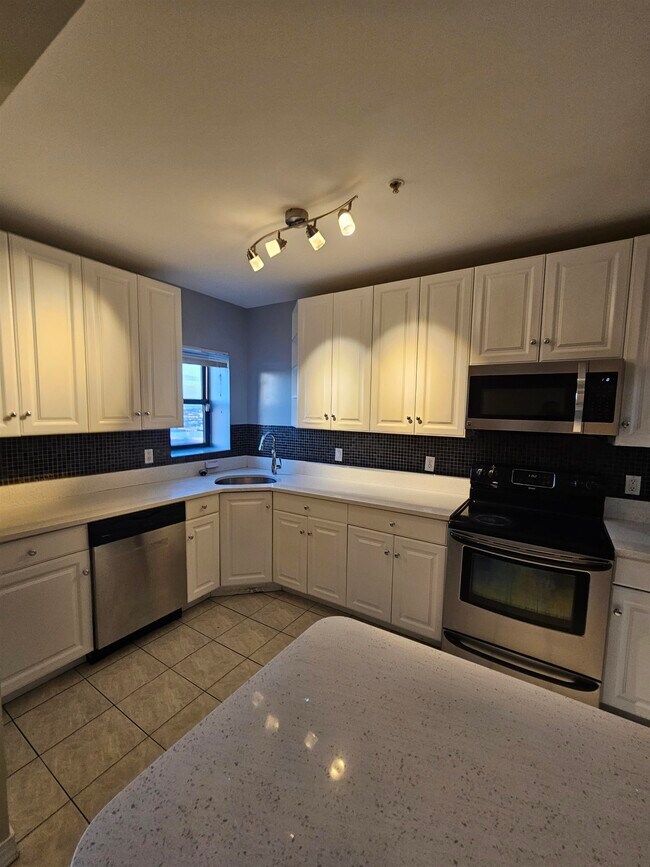 Building Photo - 8915 Bergenwood Ave