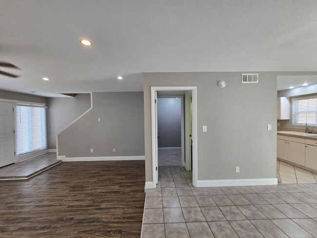Building Photo - Arlington Townhome - 3 Bedroom 2.5 Bath