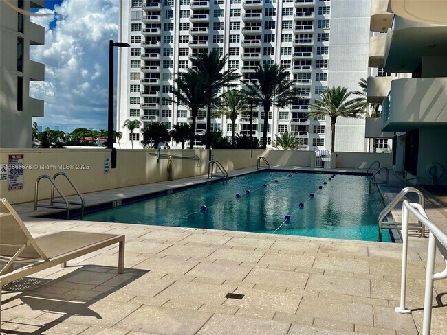 Building Photo - 5757 Collins Ave