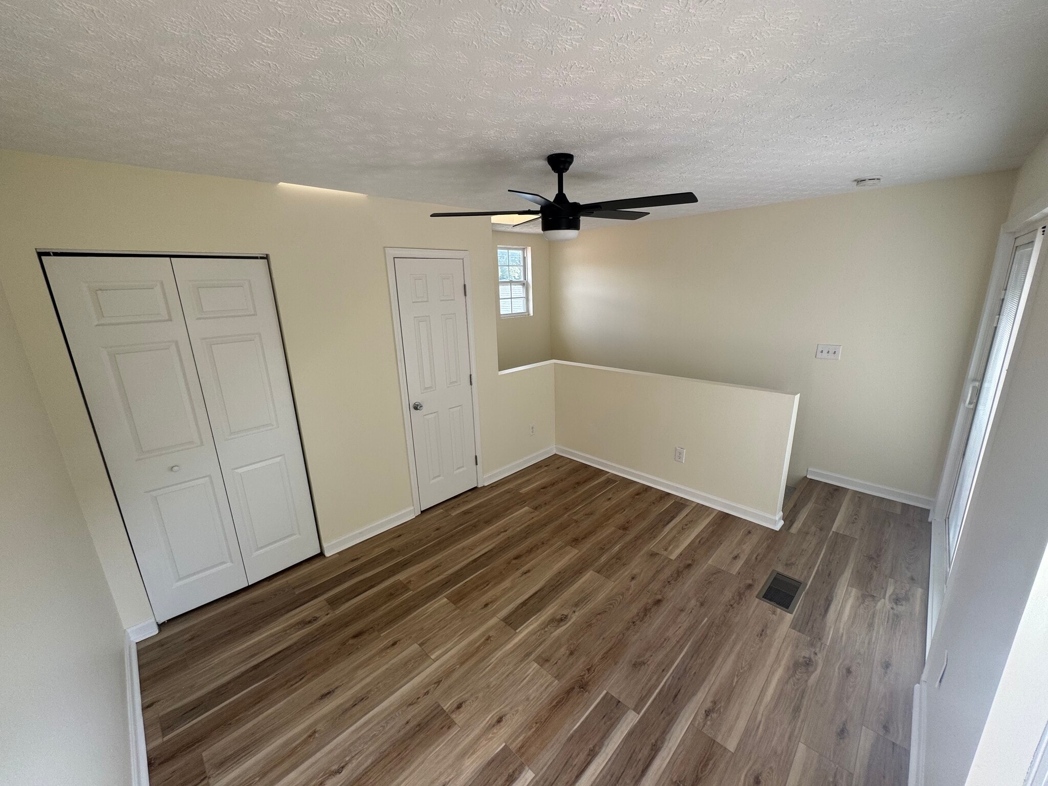 Bedroom - 1221 Payne St