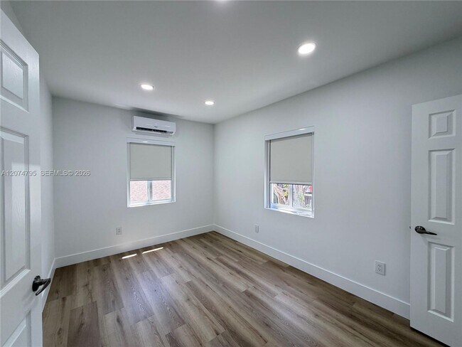 Building Photo - 311 SW 27th Ave