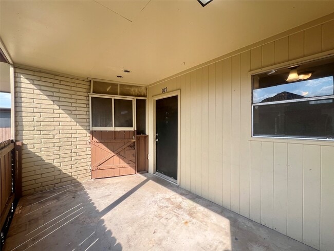 Building Photo - 7714 Renwick Dr