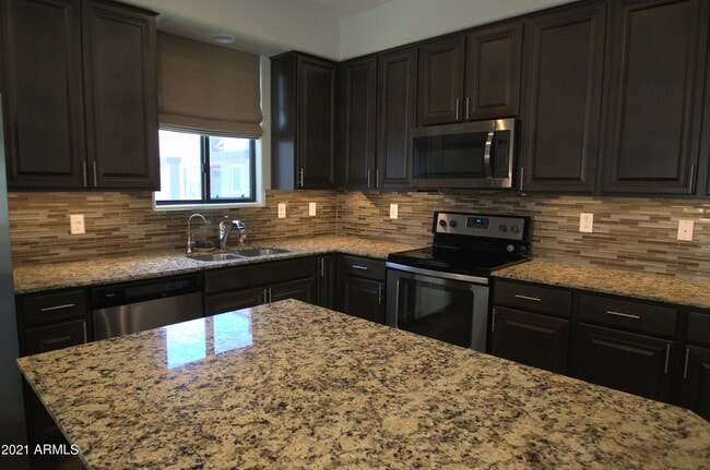 Building Photo - 2090 S Dorsey Ln