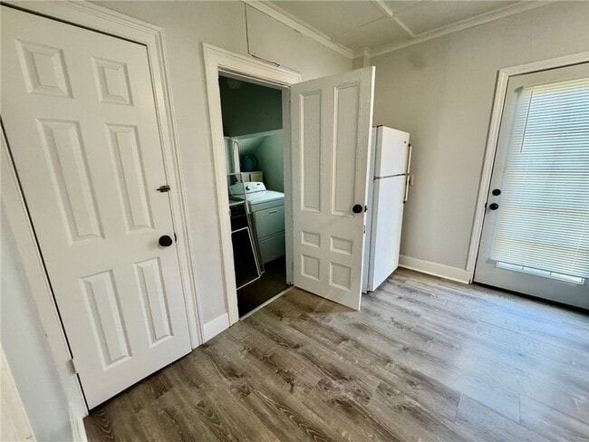 Building Photo - 113 W Main St