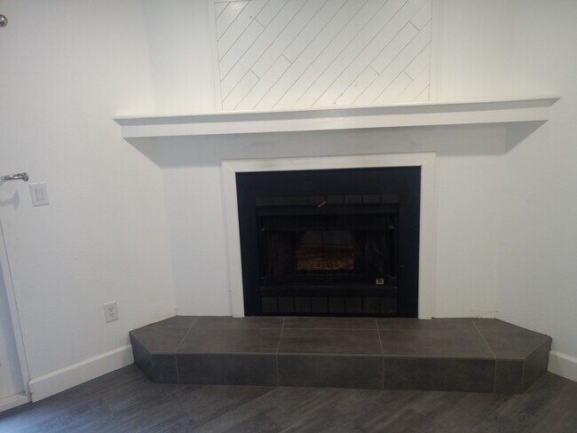 Building Photo - Beautifully Updated Cattail Cove West - 3B...