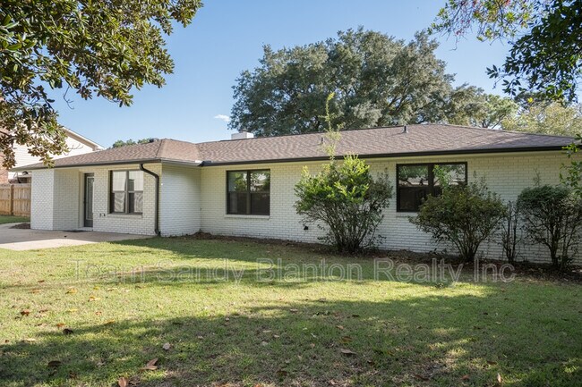 Building Photo - 2540 Hallmark Dr